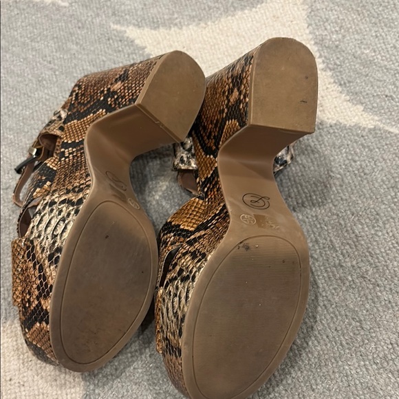 Chinese Laundry Brown and Tan Sandals with Laser-Cut Design - Picture 5 of 7